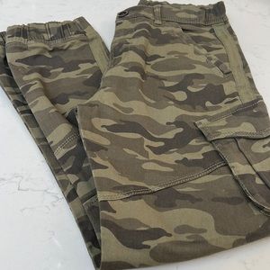 NWOT kids camouflage pants! Age 11 years!
